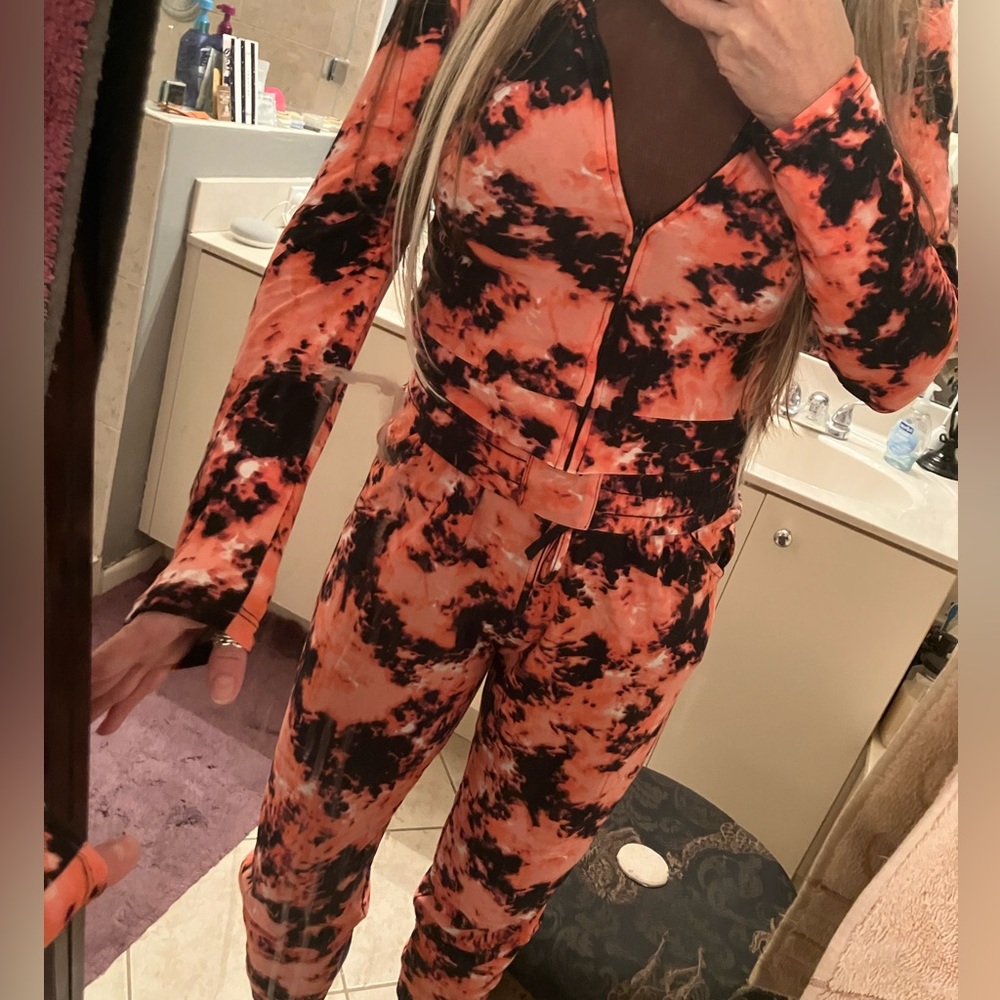 NWT 2 piece tracksuit cropped zip up hoodie jacket and high waisted pants-s